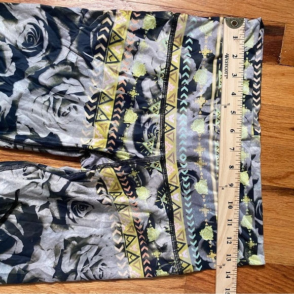 TEEKI Tribal Roses Low Rise Yoga Fitness Leggings Medium Athleisure Boho - Picture 7 of 9